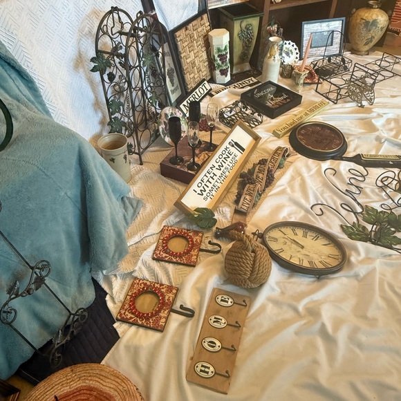 Other - Vintage Wine Decor Collection!!
